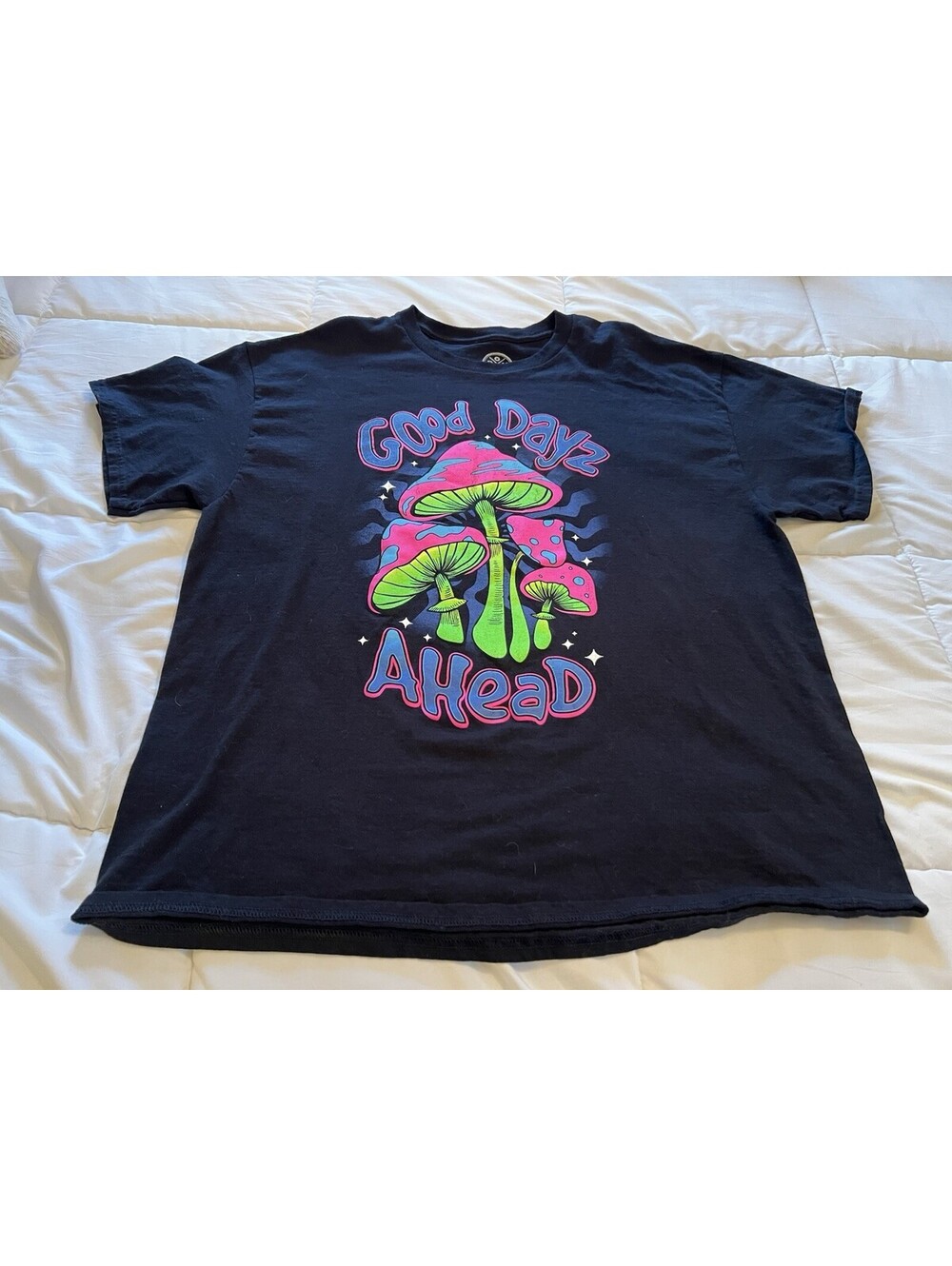DOM  XL Black Short Sleeve Crew Neck T-Shirt Good Dayz Ahead glow in dark boho